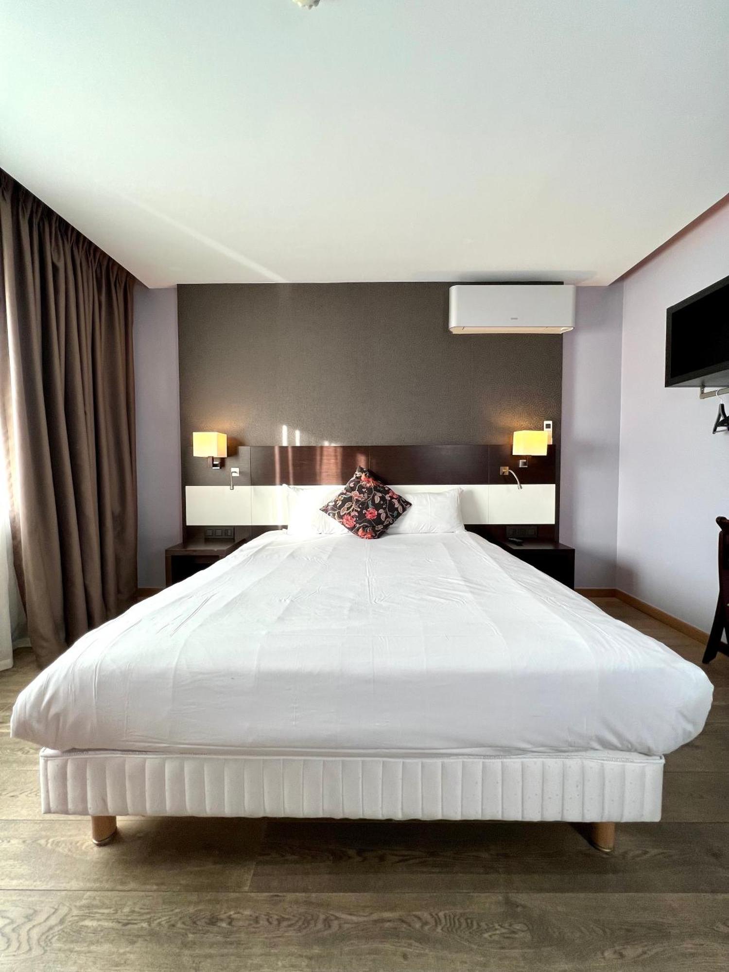 Skol L'Original Hotel Strassen Bagian luar foto